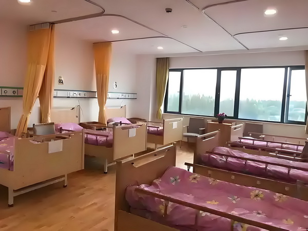 杨幂在首映礼上的一个举动，让赵丽颖再成为焦点